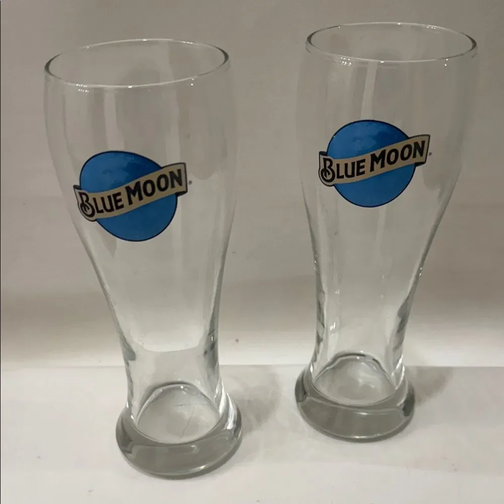 Blue Moon Wheat Beer 16 Oz 2 Glasses Clear Blue Logo 8 In Tall 2 1/2 In Round